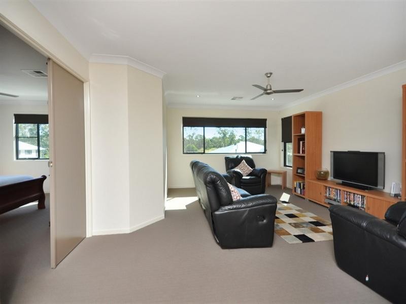 27 Feathertail Place, Gumdale QLD 4154