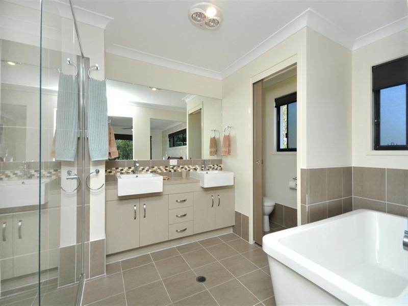 27 Feathertail Place, Gumdale QLD 4154