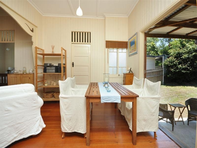 24 Smith Street, Holland Park QLD 4121