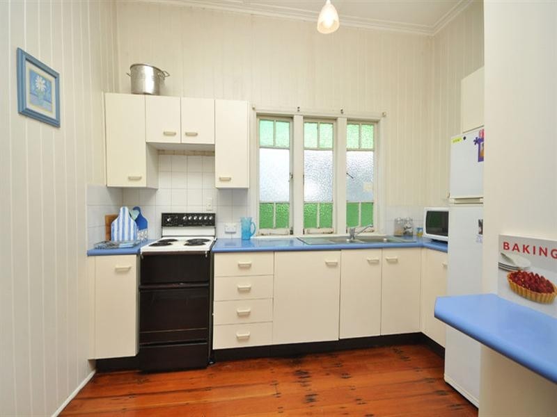 24 Smith Street, Holland Park QLD 4121