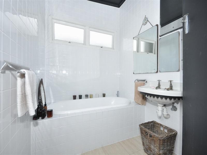 370 Cavendish Road, Coorparoo QLD 4151