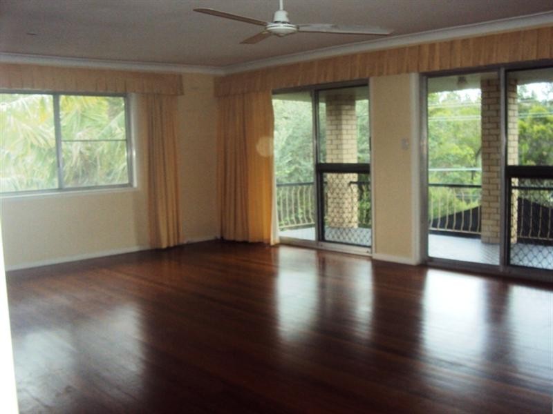 11 Algona Street, Holland Park West QLD 4121