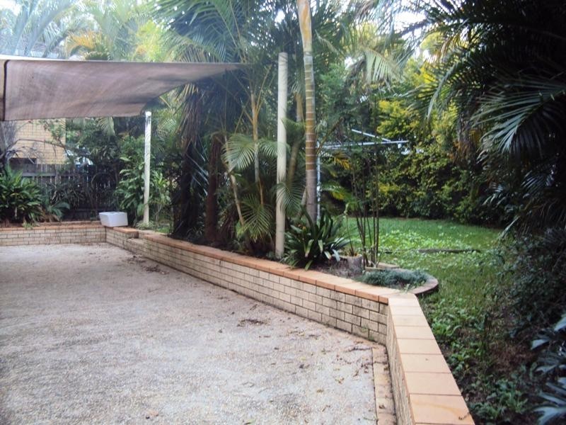 11 Algona Street, Holland Park West QLD 4121