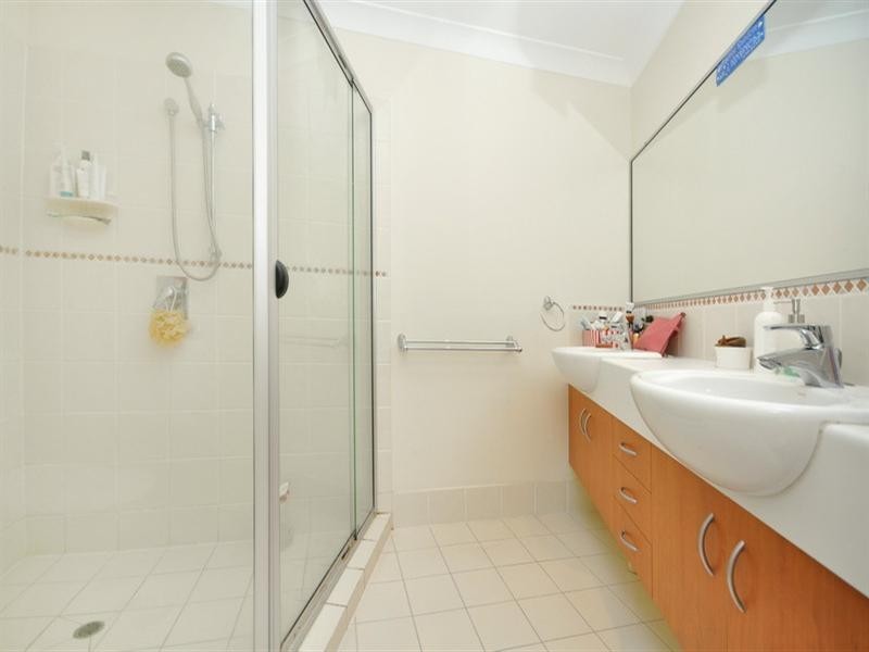 12a Kirkland Avenue, Coorparoo QLD 4151