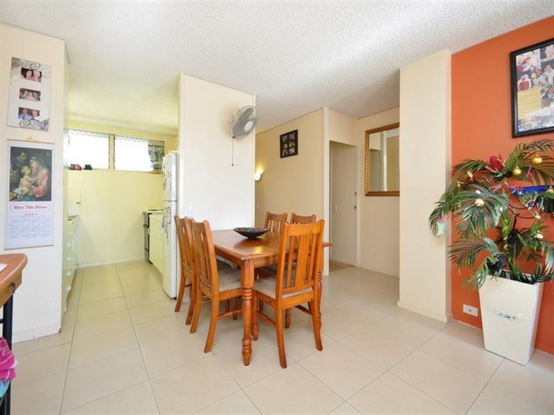 4/223 Cavendish Road, Coorparoo QLD 4151