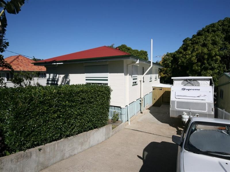 109 Layard Street, Holland Park QLD 4121