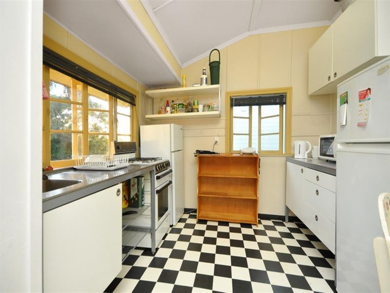 65 Macrossan Avenue, Norman Park QLD 4170