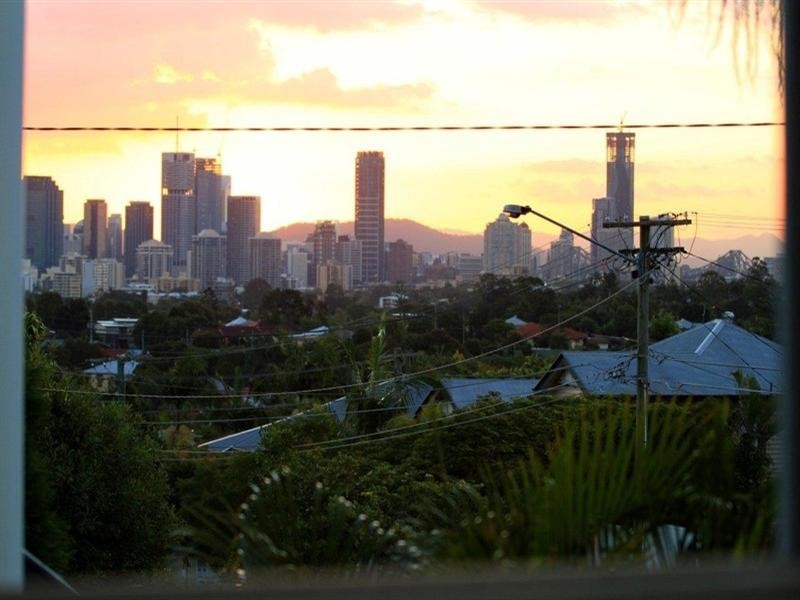 65 Macrossan Avenue, Norman Park QLD 4170