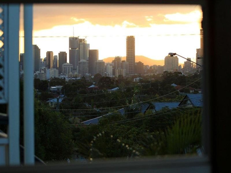 65 Macrossan Avenue, Norman Park QLD 4170