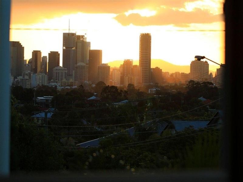 65 Macrossan Avenue, Norman Park QLD 4170