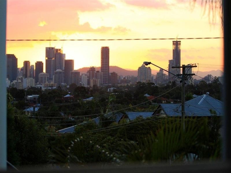 65 Macrossan Avenue, Norman Park QLD 4170