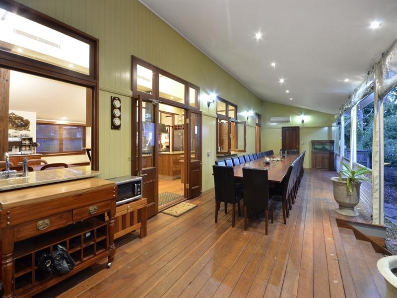 257 CHATSWORTH Road, Coorparoo QLD 4151