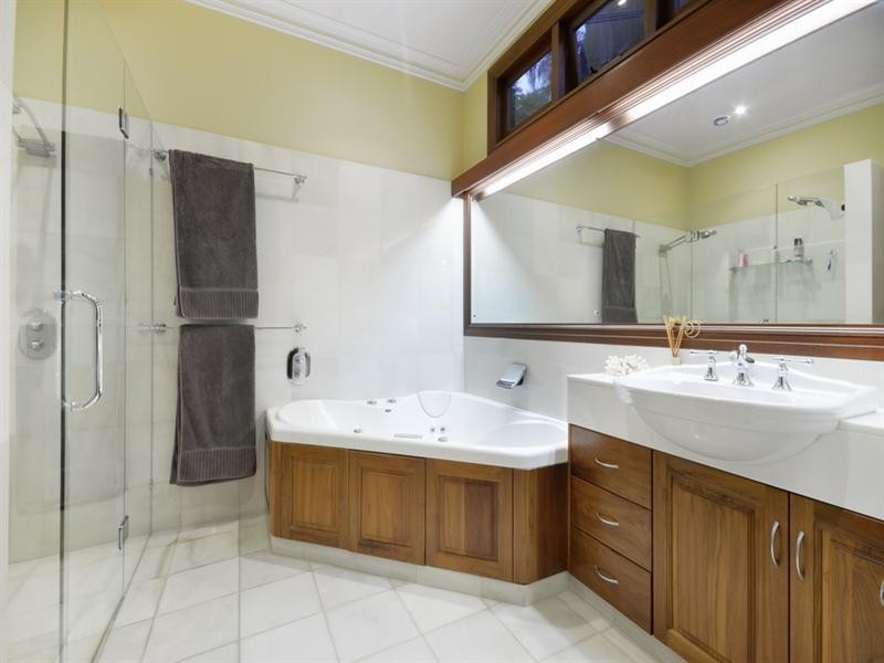 257 CHATSWORTH Road, Coorparoo QLD 4151