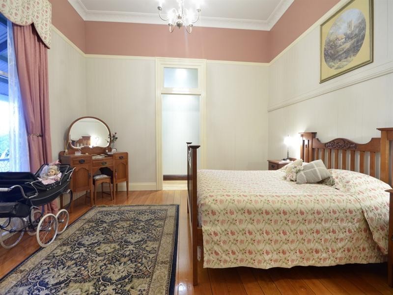 257 CHATSWORTH Road, Coorparoo QLD 4151