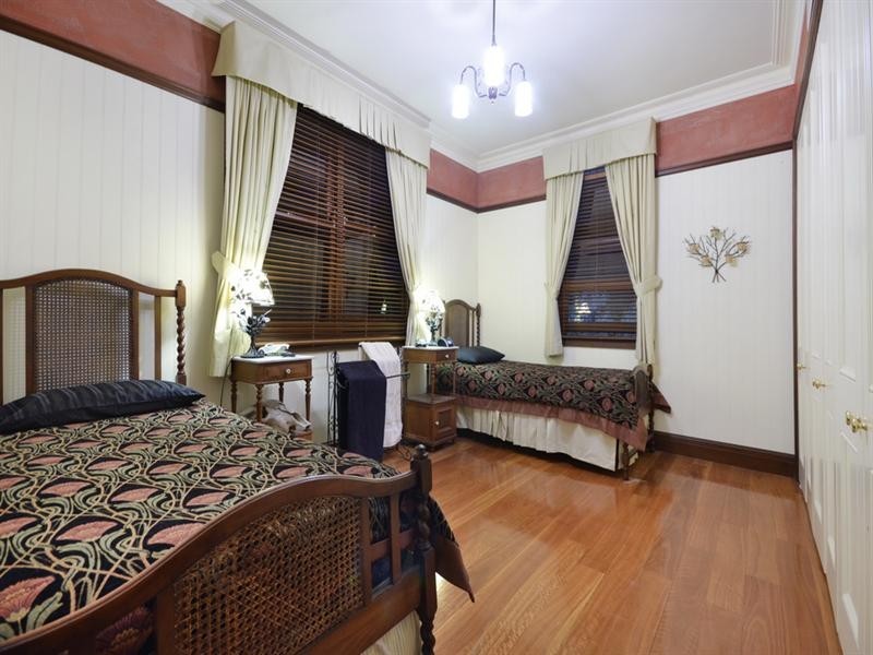 257 CHATSWORTH Road, Coorparoo QLD 4151