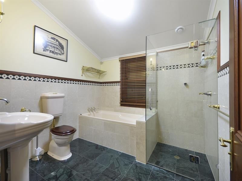 257 CHATSWORTH Road, Coorparoo QLD 4151