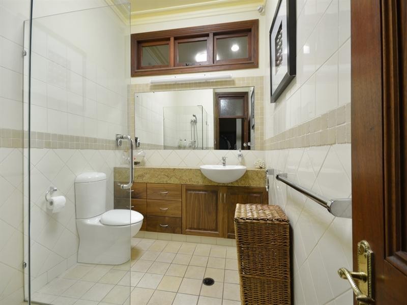 257 CHATSWORTH Road, Coorparoo QLD 4151