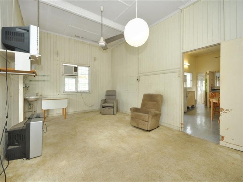 25 Galway Street, Greenslopes QLD 4120