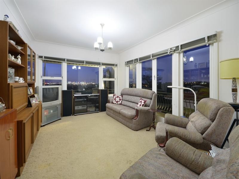 38 Dagmar Street, Holland Park West QLD 4121