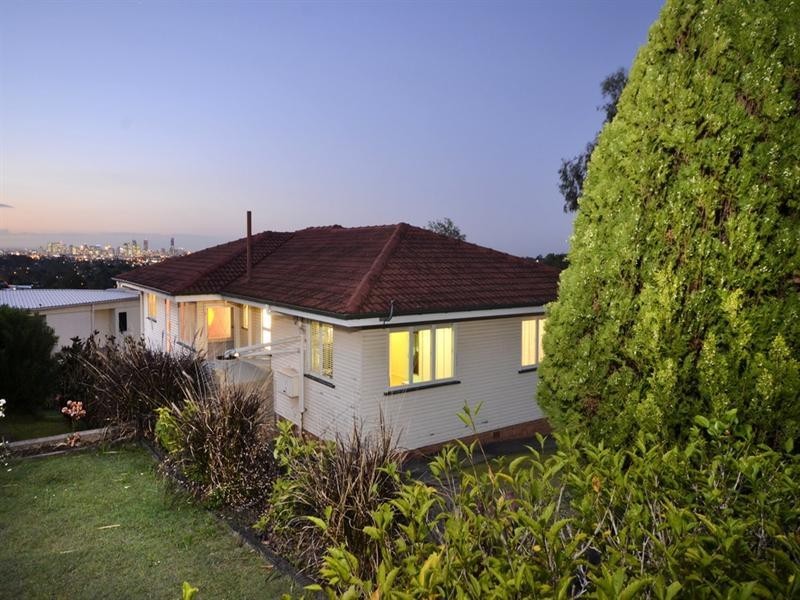 38 Dagmar Street, Holland Park West QLD 4121