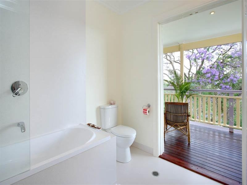 70 Nicholson Street, Greenslopes QLD 4120