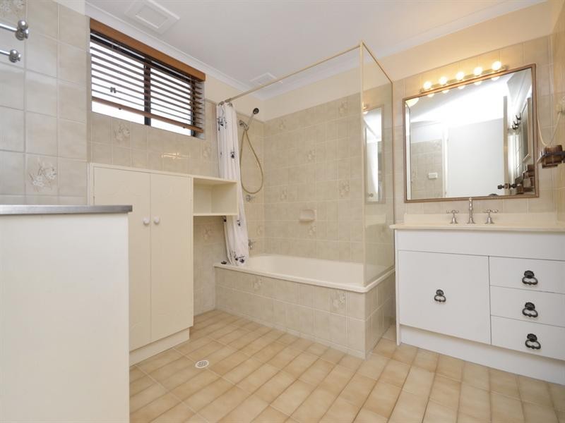 1/39 Ninth Avenue, Coorparoo QLD 4151