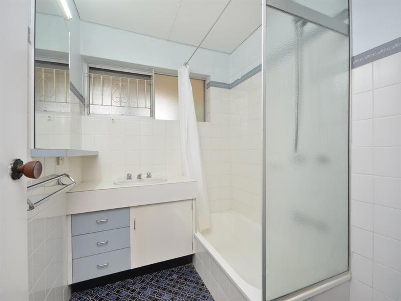 2/67 McLay Street, Coorparoo QLD 4151