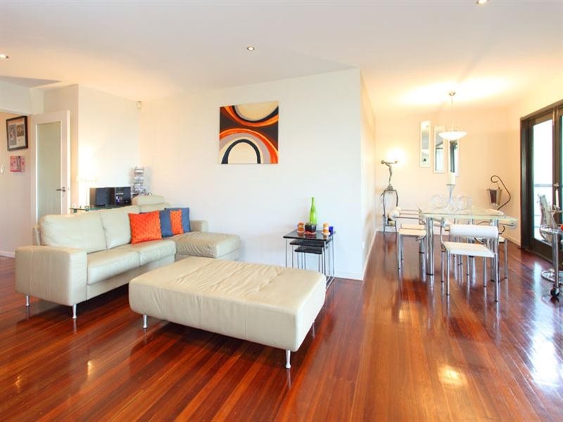 10 Dagmar Street, Holland Park West QLD 4121