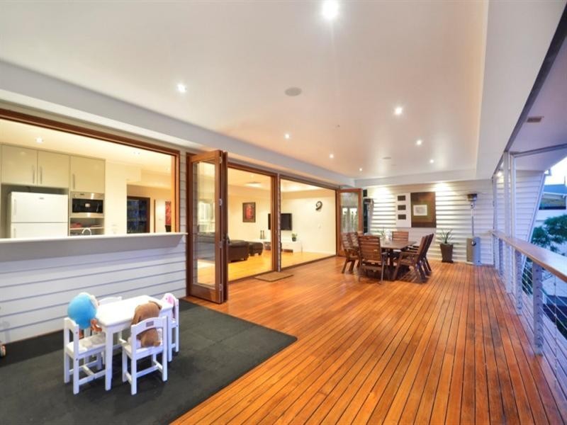 144 Sapphire Street, Holland Park QLD 4121