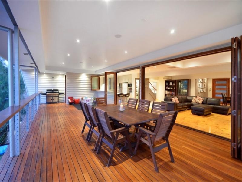 144 Sapphire Street, Holland Park QLD 4121