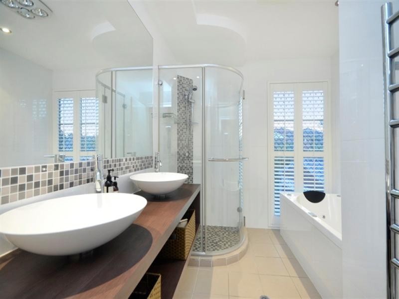 144 Sapphire Street, Holland Park QLD 4121