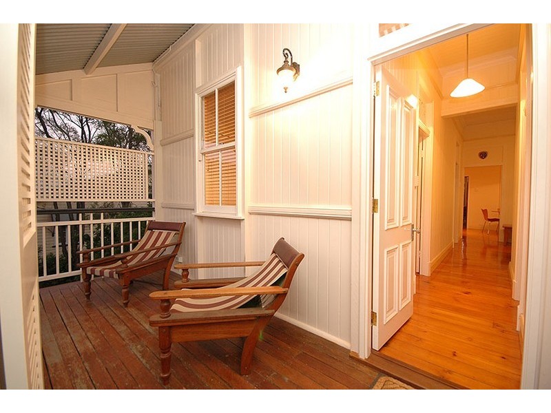 3 Longfellow Street, Norman Park QLD 4170