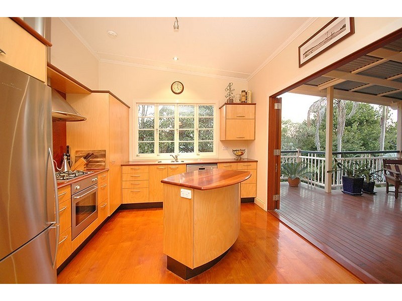 3 Longfellow Street, Norman Park QLD 4170