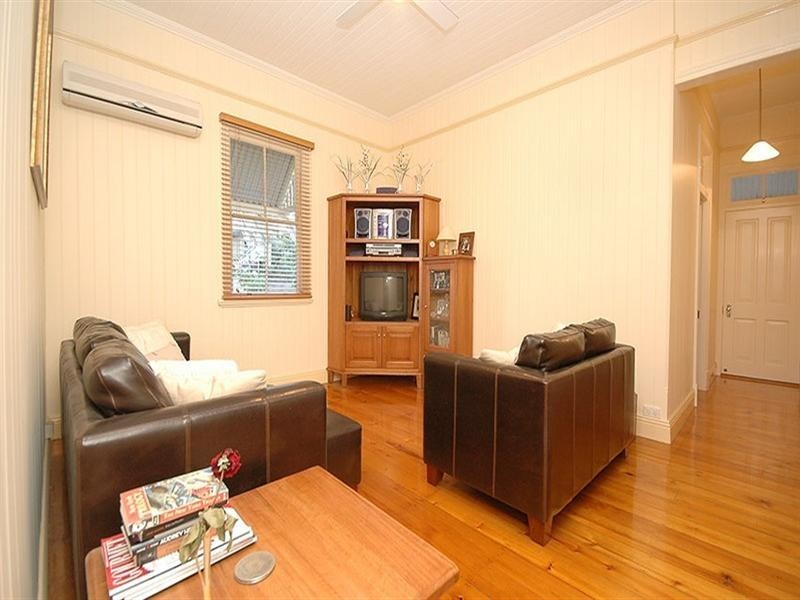 3 Longfellow Street, Norman Park QLD 4170