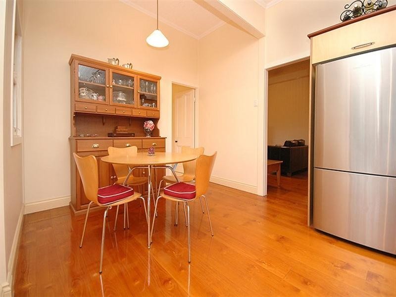 3 Longfellow Street, Norman Park QLD 4170