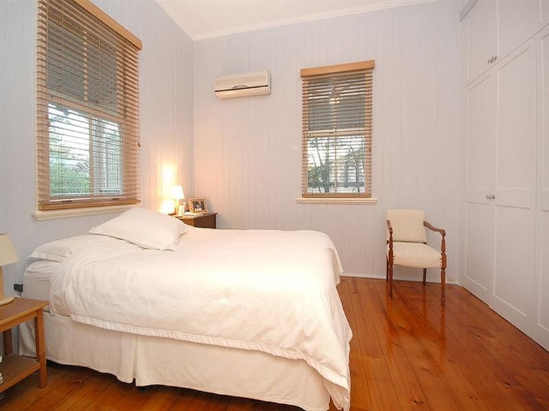 3 Longfellow Street, Norman Park QLD 4170