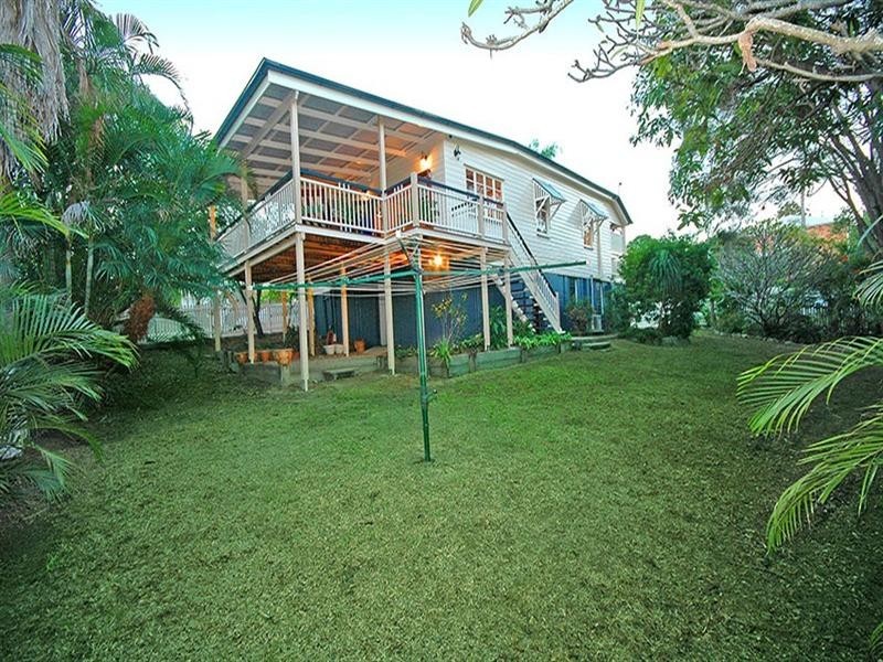 3 Longfellow Street, Norman Park QLD 4170