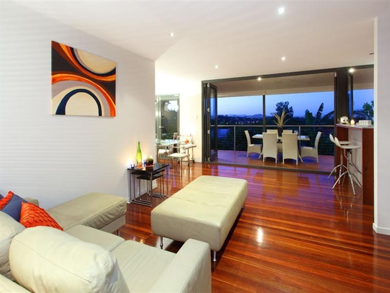 10 Dagmar Street, Holland Park West QLD 4121