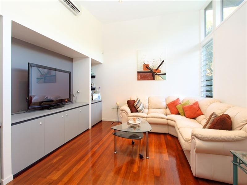 10 Dagmar Street, Holland Park West QLD 4121