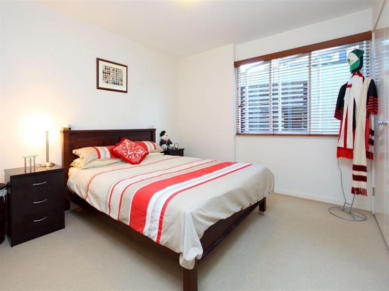 10 Dagmar Street, Holland Park West QLD 4121