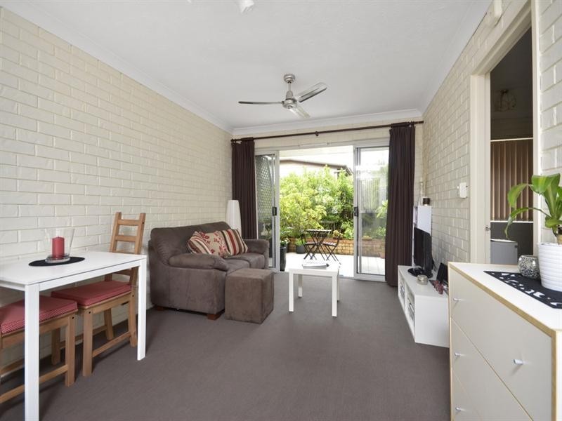 2/11 Baragoola Street, Coorparoo QLD 4151