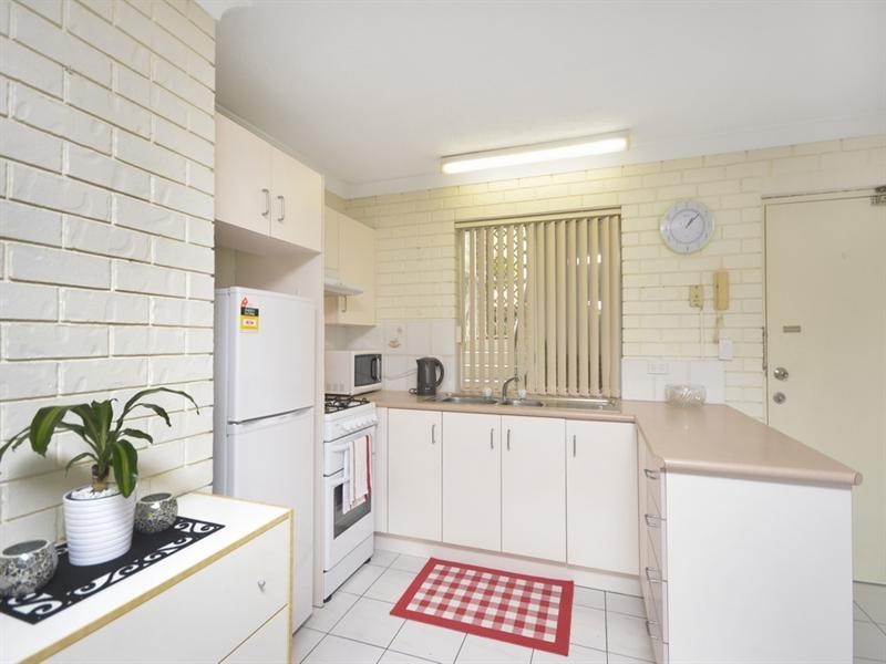 2/11 Baragoola Street, Coorparoo QLD 4151