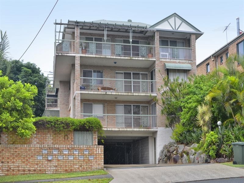 2/11 Baragoola Street, Coorparoo QLD 4151