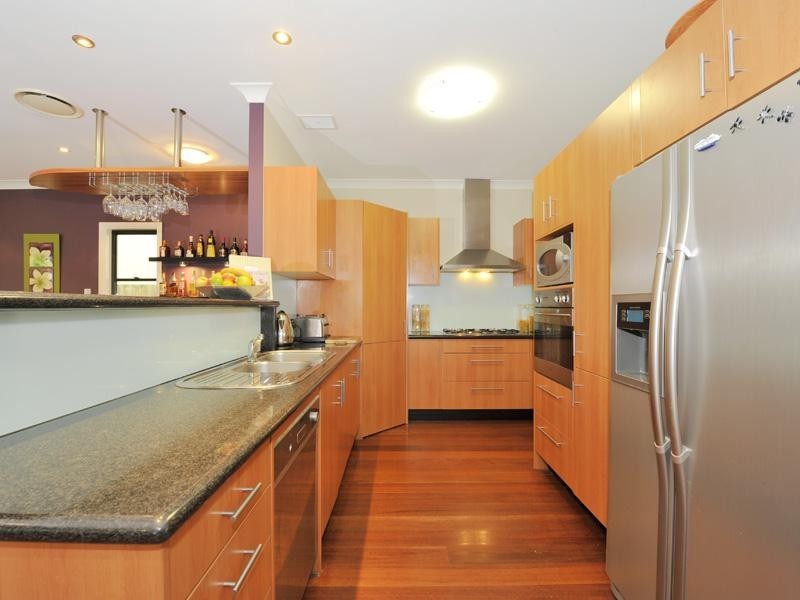 25 Frank Street, Norman Park QLD 4170