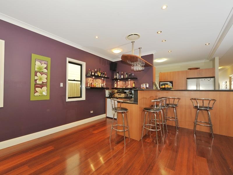 25 Frank Street, Norman Park QLD 4170