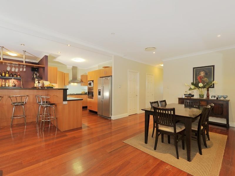 25 Frank Street, Norman Park QLD 4170