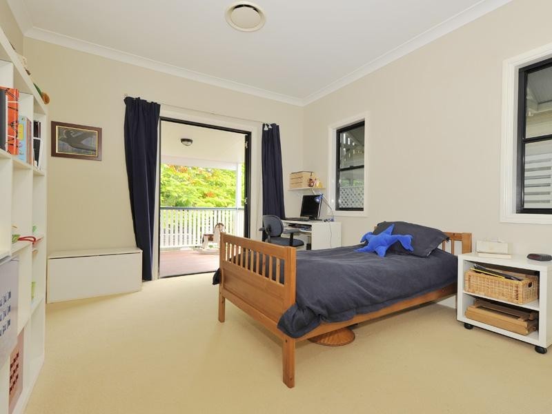 25 Frank Street, Norman Park QLD 4170