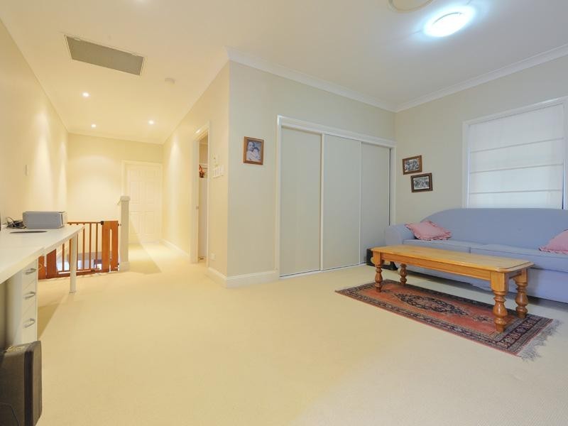 25 Frank Street, Norman Park QLD 4170