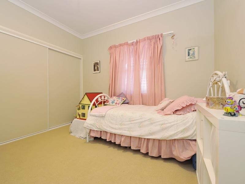 25 Frank Street, Norman Park QLD 4170