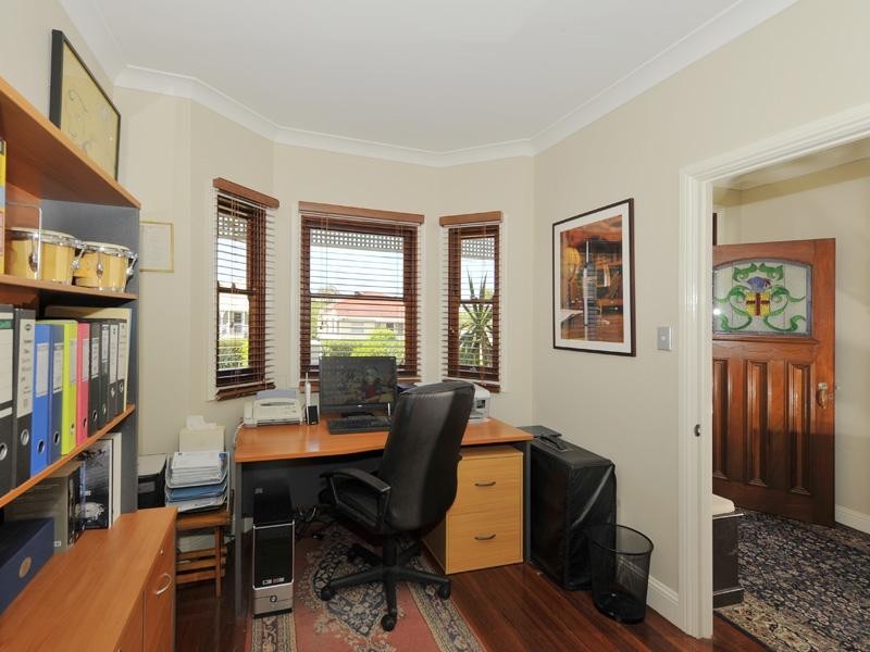 25 Frank Street, Norman Park QLD 4170